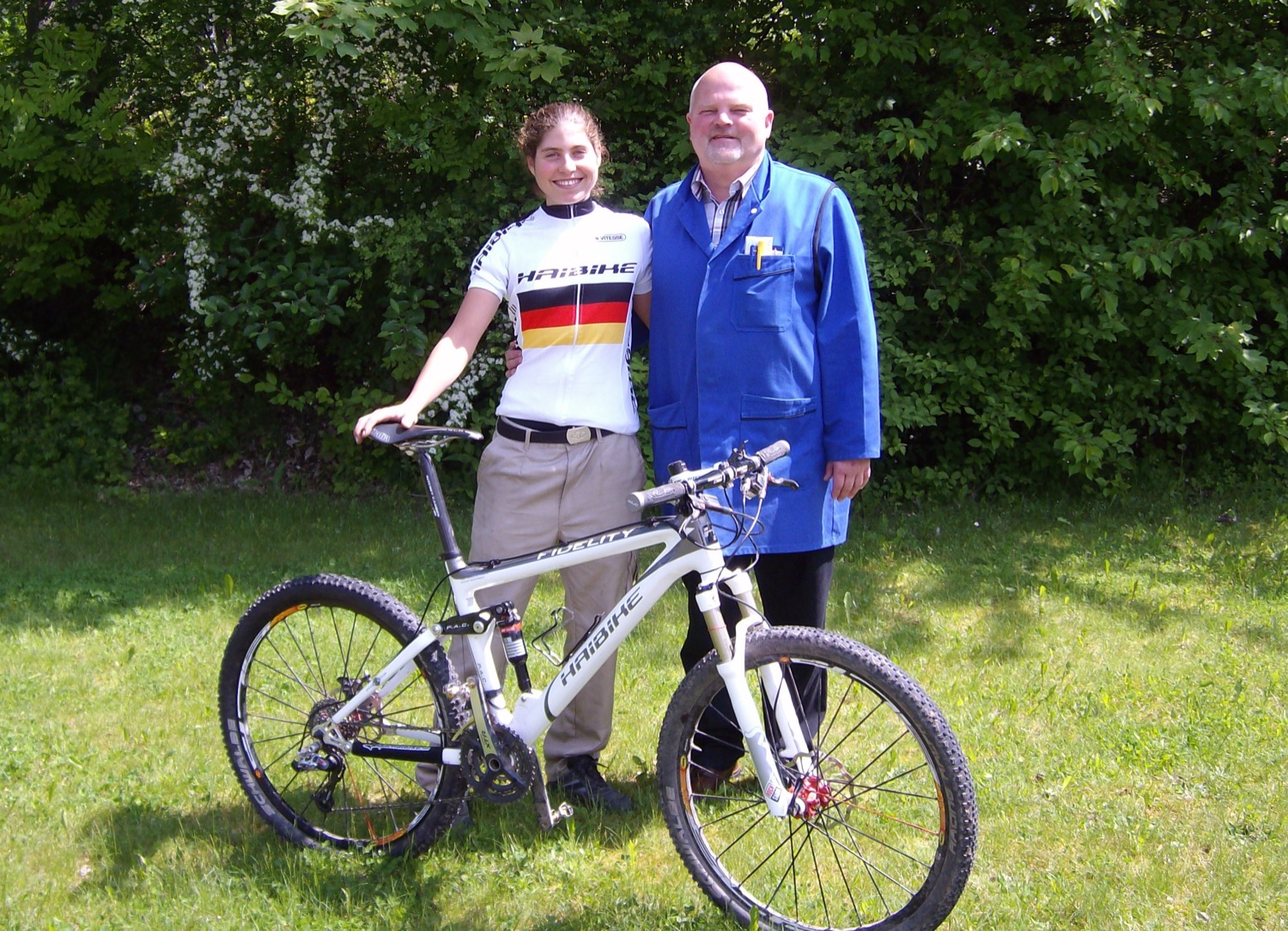 Elisabeth Brandau mit ihrem Lehrmeister